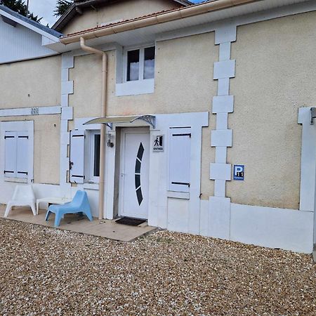 08 - Tres Joli Studio Tout Equipe Avec Parking Privatif Gratuit, Grand Fourgon Possible, Tout Le Linge De Maison Est Fourni Razac-sur-l'Isle Екстер'єр фото